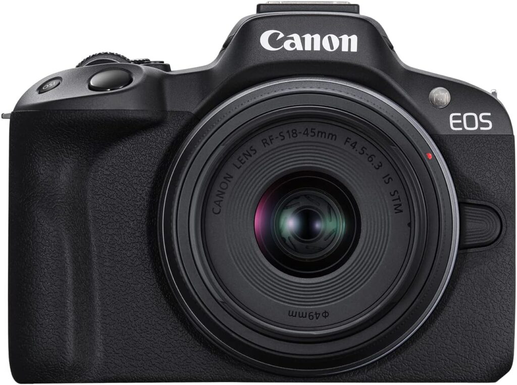 Vista frontal de una cámara Canon EOS R50